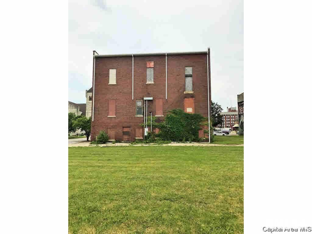88 N Prairie St, Galesburg, IL 61401